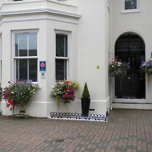 4* Pensión Burlington House